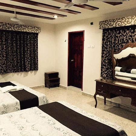 バリャドリッド Hostal Kin-Behホステル エクステリア 写真