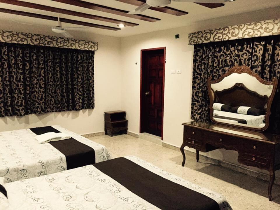 バリャドリッド Hostal Kin-Behホステル エクステリア 写真