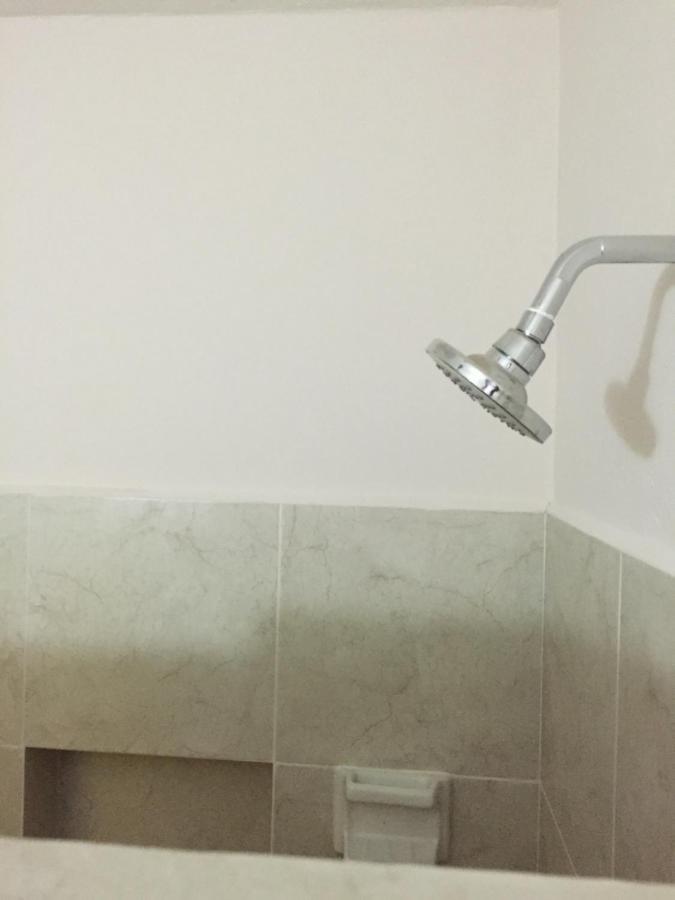 バリャドリッド Hostal Kin-Behホステル エクステリア 写真